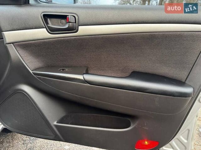 Сірий Хендай Соната, об'ємом двигуна 2 л та пробігом 180 тис. км за 5700 $, фото 56 на Automoto.ua