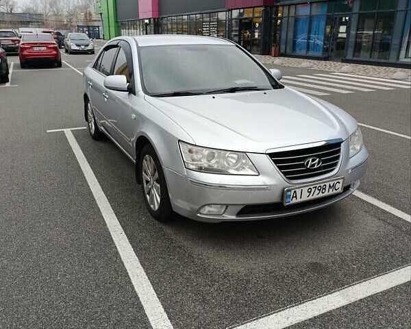 Сірий Хендай Соната, об'ємом двигуна 2.36 л та пробігом 300 тис. км за 5500 $, фото 1 на Automoto.ua