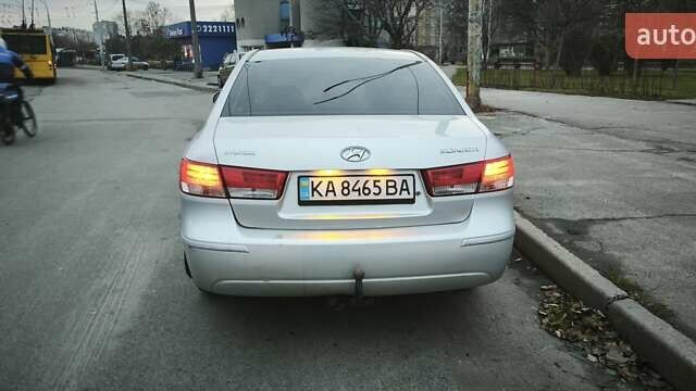 Серый Хендай Соната, объемом двигателя 2 л и пробегом 354 тыс. км за 5200 $, фото 5 на Automoto.ua