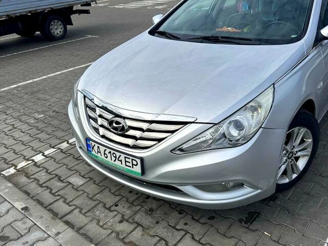 Сірий Хендай Соната, об'ємом двигуна 2 л та пробігом 120 тис. км за 5700 $, фото 1 на Automoto.ua