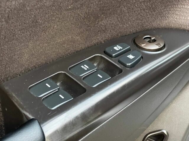 Сірий Хендай Соната, об'ємом двигуна 2 л та пробігом 180 тис. км за 5700 $, фото 12 на Automoto.ua