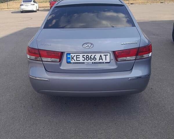 Сірий Хендай Соната, об'ємом двигуна 2 л та пробігом 132 тис. км за 9200 $, фото 1 на Automoto.ua