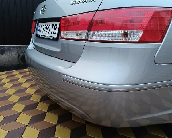 Серый Хендай Соната, объемом двигателя 2 л и пробегом 250 тыс. км за 5999 $, фото 4 на Automoto.ua