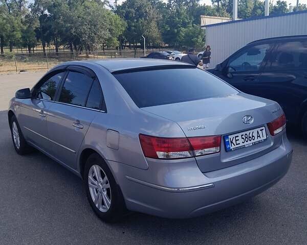 Сірий Хендай Соната, об'ємом двигуна 2 л та пробігом 132 тис. км за 9200 $, фото 13 на Automoto.ua