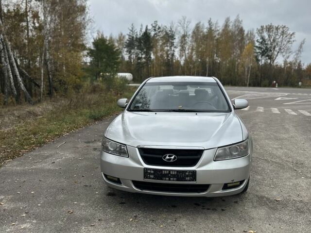 Хендай Соната 2009 в Сарнах на Automoto.ua Серый Хендай Соната, объемом двигателя 2 л и пробегом 188 тыс. км за 2850 $, фото 7 на Automoto.ua