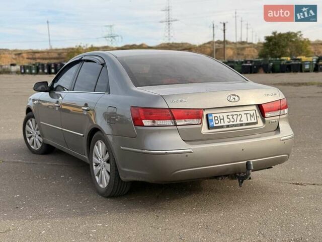 Сірий Хендай Соната, об'ємом двигуна 2 л та пробігом 237 тис. км за 7300 $, фото 6 на Automoto.ua