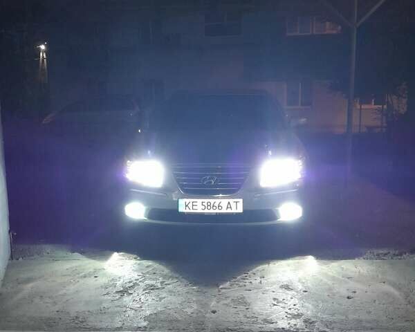 Сірий Хендай Соната, об'ємом двигуна 2 л та пробігом 132 тис. км за 9200 $, фото 15 на Automoto.ua