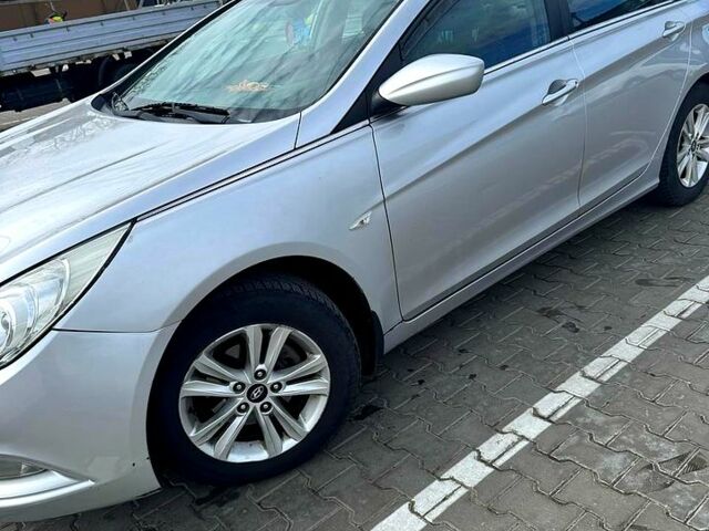 Сірий Хендай Соната, об'ємом двигуна 2 л та пробігом 120 тис. км за 5700 $, фото 3 на Automoto.ua