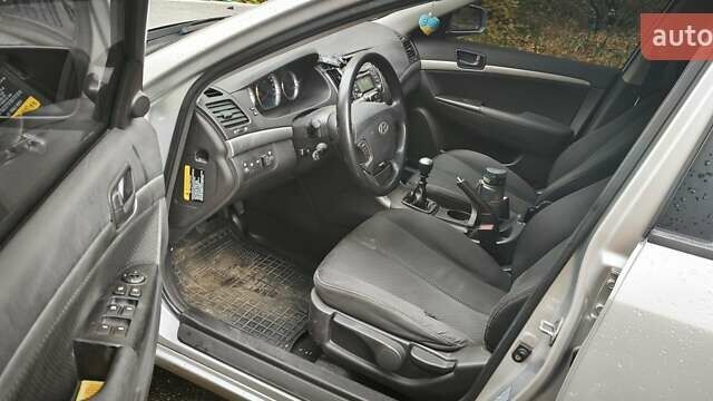 Серый Хендай Соната, объемом двигателя 2 л и пробегом 354 тыс. км за 5200 $, фото 14 на Automoto.ua