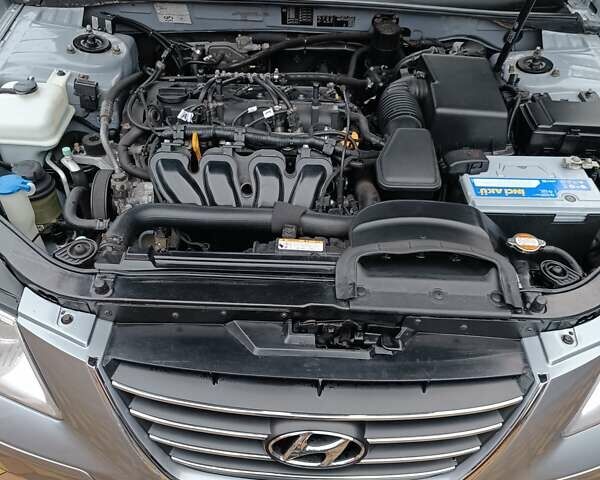 Серый Хендай Соната, объемом двигателя 2 л и пробегом 250 тыс. км за 5999 $, фото 13 на Automoto.ua