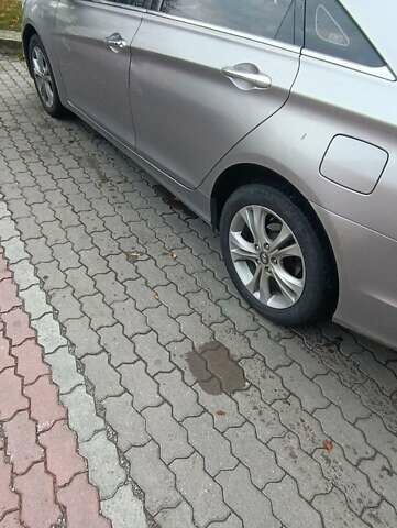 Сірий Хендай Соната, об'ємом двигуна 2 л та пробігом 271 тис. км за 8000 $, фото 10 на Automoto.ua