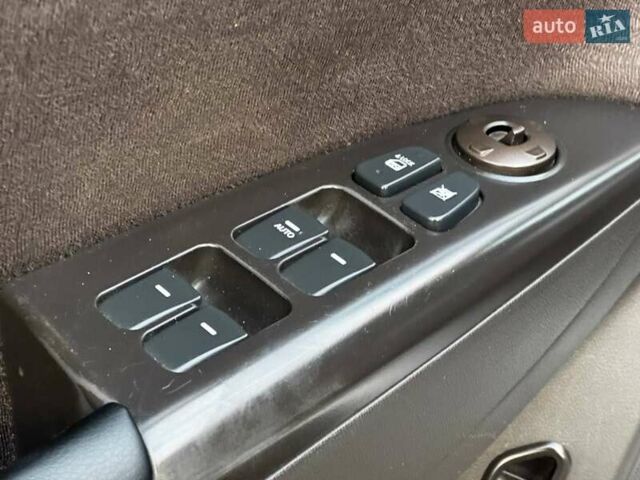 Сірий Хендай Соната, об'ємом двигуна 2 л та пробігом 180 тис. км за 5700 $, фото 20 на Automoto.ua