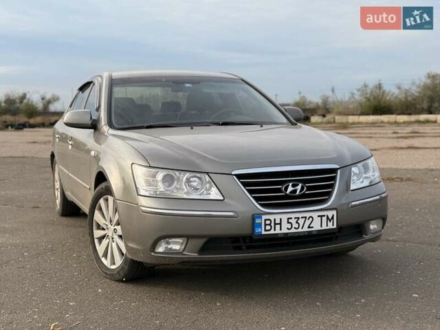 Сірий Хендай Соната, об'ємом двигуна 2 л та пробігом 237 тис. км за 7300 $, фото 1 на Automoto.ua