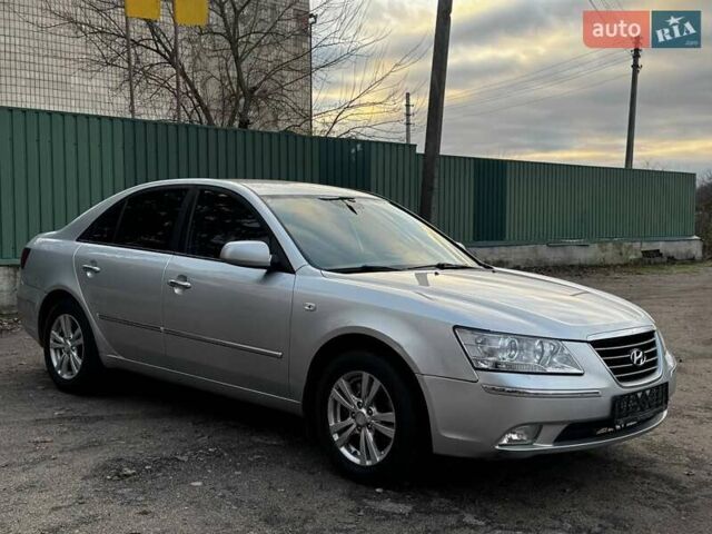 Сірий Хендай Соната, об'ємом двигуна 2 л та пробігом 180 тис. км за 5700 $, фото 7 на Automoto.ua