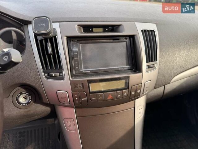 Сірий Хендай Соната, об'ємом двигуна 2 л та пробігом 237 тис. км за 7300 $, фото 13 на Automoto.ua