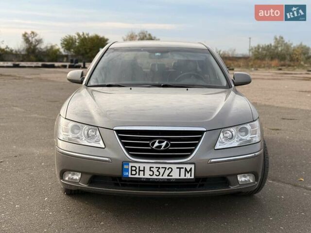 Сірий Хендай Соната, об'ємом двигуна 2 л та пробігом 237 тис. км за 7300 $, фото 2 на Automoto.ua