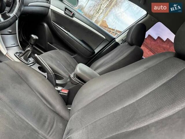 Сірий Хендай Соната, об'ємом двигуна 2 л та пробігом 180 тис. км за 5700 $, фото 29 на Automoto.ua