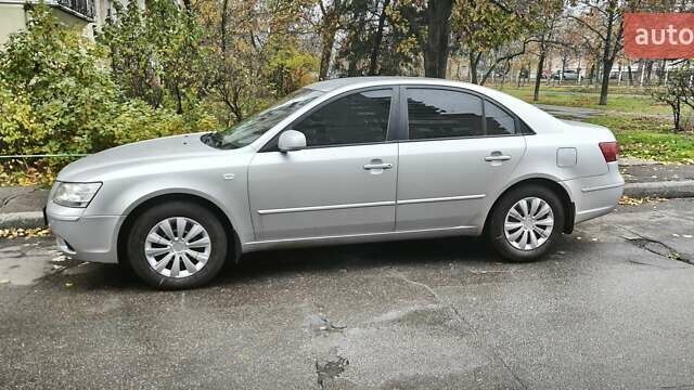 Серый Хендай Соната, объемом двигателя 2 л и пробегом 354 тыс. км за 5300 $, фото 12 на Automoto.ua