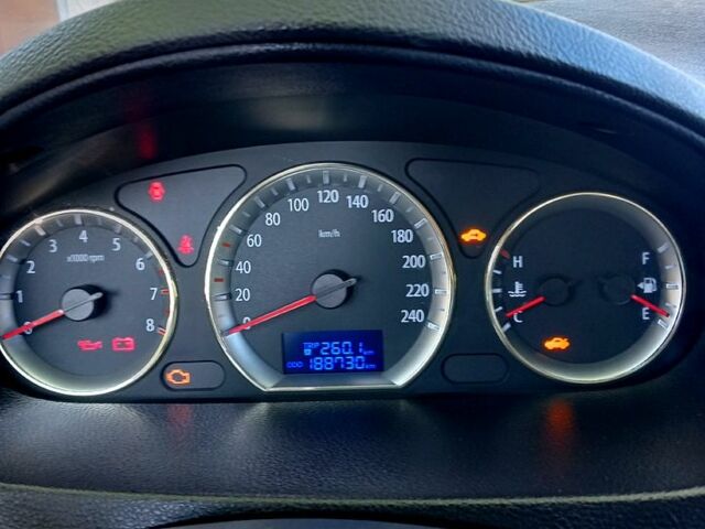 Серый Хендай Соната, объемом двигателя 2 л и пробегом 188 тыс. км за 7500 $, фото 4 на Automoto.ua