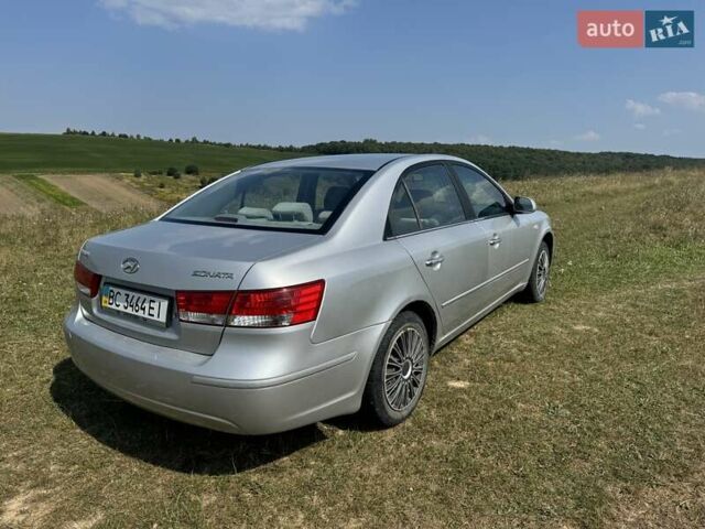 Серый Хендай Соната, объемом двигателя 2 л и пробегом 343 тыс. км за 4300 $, фото 5 на Automoto.ua