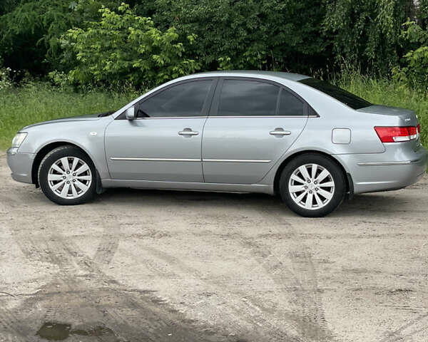 Серый Хендай Соната, объемом двигателя 2.4 л и пробегом 320 тыс. км за 7400 $, фото 5 на Automoto.ua