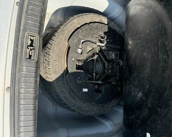 Серый Хендай Соната, объемом двигателя 2 л и пробегом 343 тыс. км за 4300 $, фото 17 на Automoto.ua