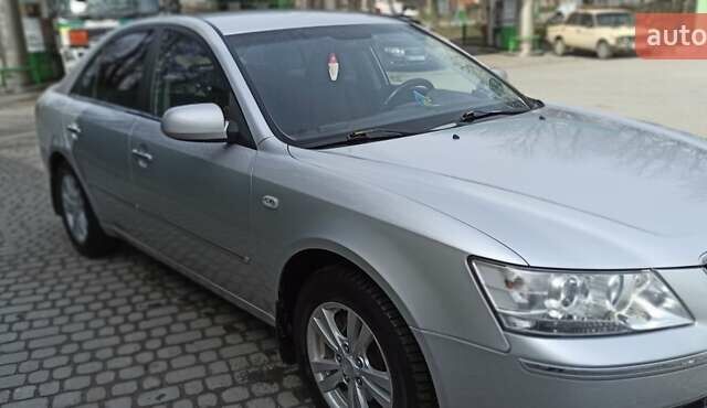 Сірий Хендай Соната, об'ємом двигуна 2 л та пробігом 288 тис. км за 6500 $, фото 23 на Automoto.ua