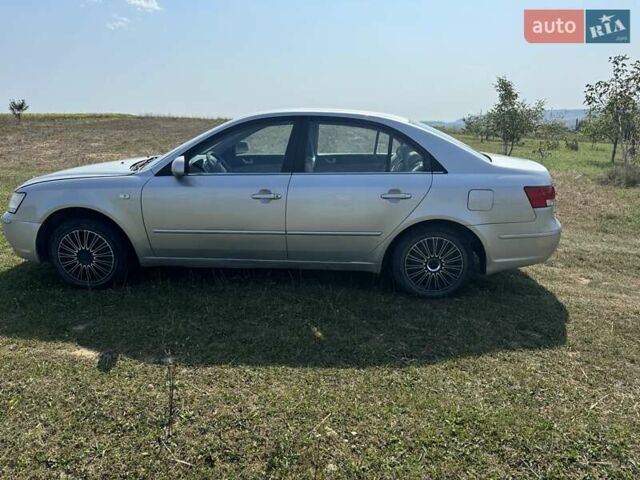 Серый Хендай Соната, объемом двигателя 2 л и пробегом 343 тыс. км за 4300 $, фото 2 на Automoto.ua