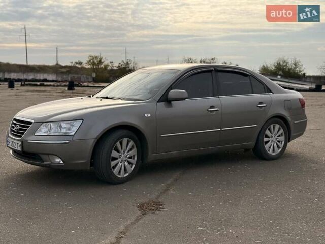 Сірий Хендай Соната, об'ємом двигуна 2 л та пробігом 237 тис. км за 7300 $, фото 4 на Automoto.ua