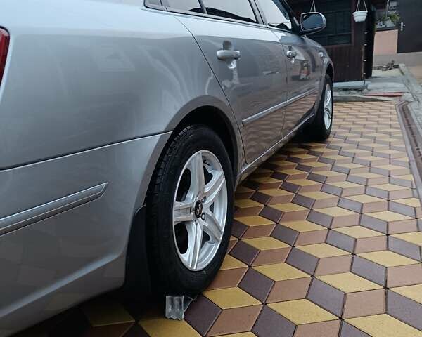 Серый Хендай Соната, объемом двигателя 2 л и пробегом 250 тыс. км за 5999 $, фото 3 на Automoto.ua