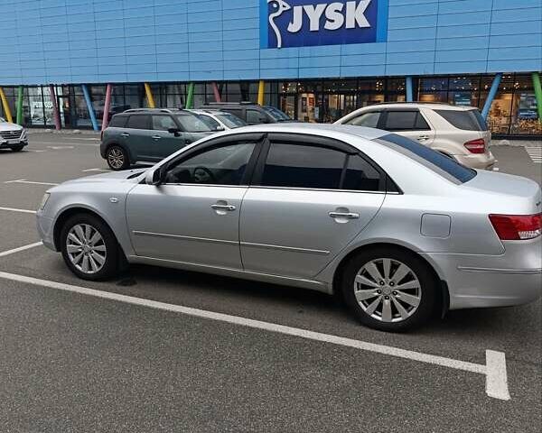 Сірий Хендай Соната, об'ємом двигуна 2.36 л та пробігом 300 тис. км за 5500 $, фото 2 на Automoto.ua