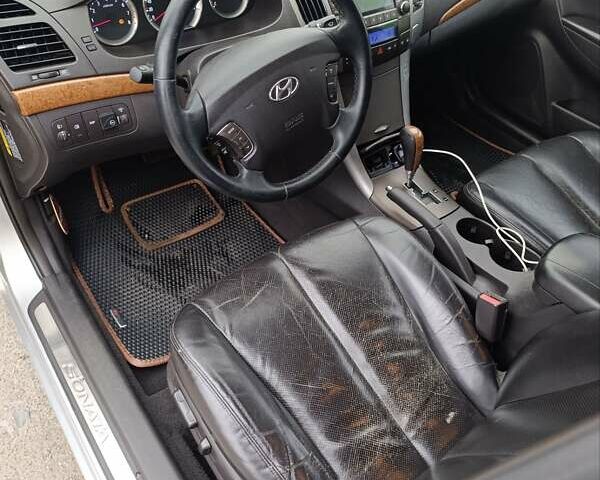 Сірий Хендай Соната, об'ємом двигуна 2.36 л та пробігом 300 тис. км за 5500 $, фото 15 на Automoto.ua