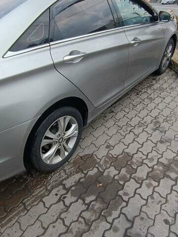 Сірий Хендай Соната, об'ємом двигуна 2 л та пробігом 271 тис. км за 8000 $, фото 8 на Automoto.ua