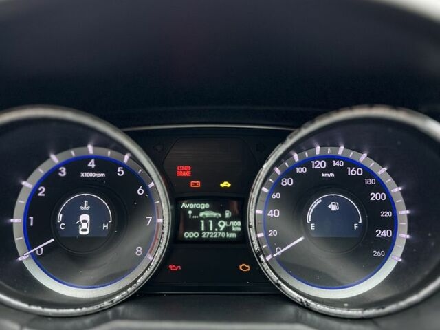 Серый Хендай Соната, объемом двигателя 2.4 л и пробегом 270 тыс. км за 7900 $, фото 10 на Automoto.ua