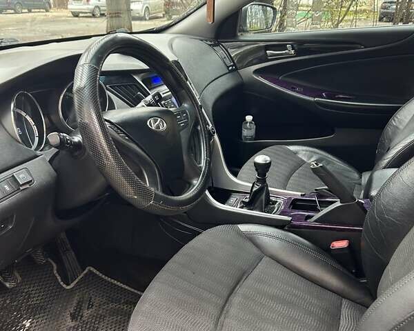 Серый Хендай Соната, объемом двигателя 2 л и пробегом 277 тыс. км за 6500 $, фото 12 на Automoto.ua