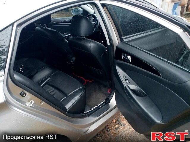 Серый Хендай Соната, объемом двигателя 2 л и пробегом 174 тыс. км за 9000 $, фото 6 на Automoto.ua