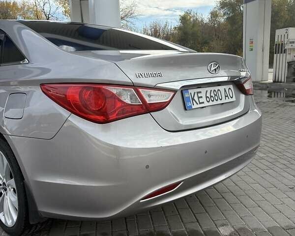 Хендай Соната 2010 в Днепре (Днепропетровске) на Automoto.ua Серый Хендай Соната, объемом двигателя 2.4 л и пробегом 236 тыс. км за 10199 $, фото 10 на Automoto.ua