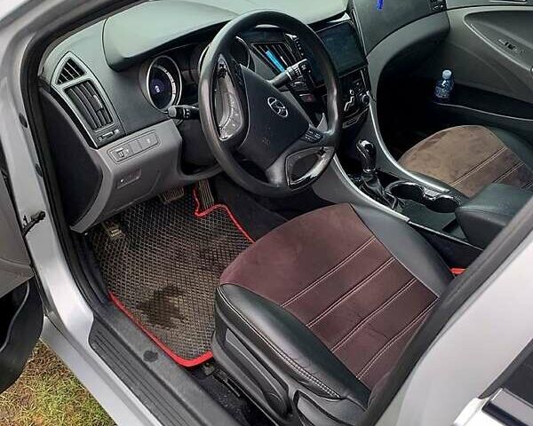 Серый Хендай Соната, объемом двигателя 2.4 л и пробегом 250 тыс. км за 7000 $, фото 10 на Automoto.ua