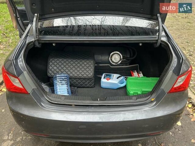 Серый Хендай Соната, объемом двигателя 2 л и пробегом 277 тыс. км за 6500 $, фото 16 на Automoto.ua