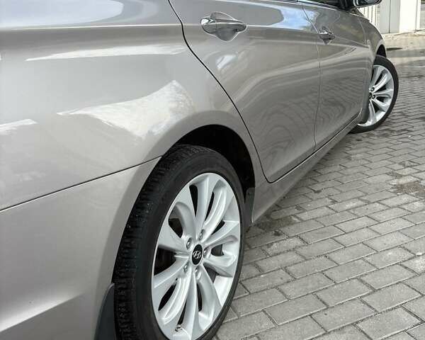 Хендай Соната 2010 в Днепре (Днепропетровске) на Automoto.ua Серый Хендай Соната, объемом двигателя 2.4 л и пробегом 236 тыс. км за 10199 $, фото 14 на Automoto.ua