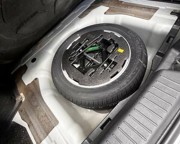 Сірий Хендай Соната, об'ємом двигуна 2.36 л та пробігом 47 тис. км за 12000 $, фото 10 на Automoto.ua