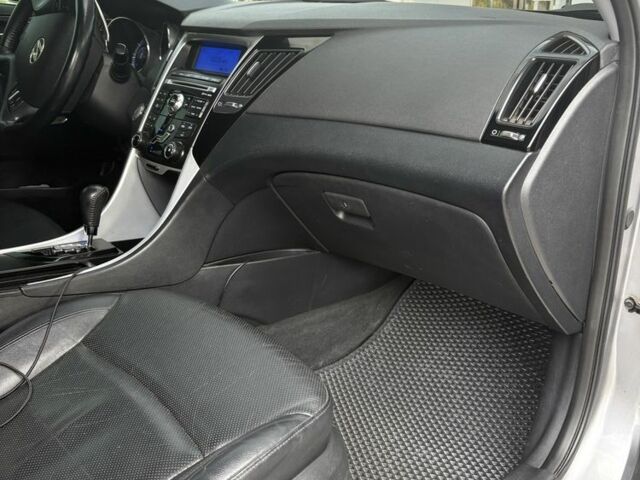 Хендай Соната 2010 в Днепре (Днепропетровске) на Automoto.ua Серый Хендай Соната, объемом двигателя 2.4 л и пробегом 236 тыс. км за 10199 $, фото 21 на Automoto.ua