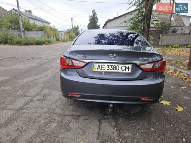 Серый Хендай Соната, объемом двигателя 2 л и пробегом 247 тыс. км за 9000 $, фото 5 на Automoto.ua