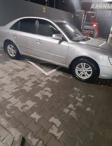 Серый Хендай Соната, объемом двигателя 2 л и пробегом 240 тыс. км за 7000 $, фото 7 на Automoto.ua