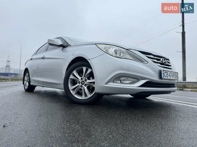 Серый Хендай Соната, объемом двигателя 2.36 л и пробегом 202 тыс. км за 7500 $, фото 2 на Automoto.ua