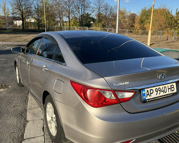 Серый Хендай Соната, объемом двигателя 2 л и пробегом 202 тыс. км за 7800 $, фото 5 на Automoto.ua