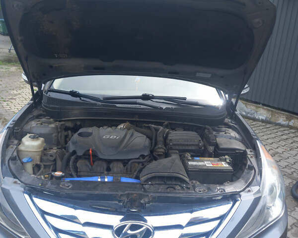 Серый Хендай Соната, объемом двигателя 2 л и пробегом 198 тыс. км за 9500 $, фото 16 на Automoto.ua