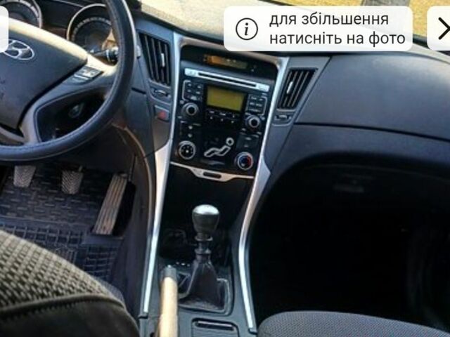 Сірий Хендай Соната, об'ємом двигуна 2 л та пробігом 112 тис. км за 9000 $, фото 2 на Automoto.ua