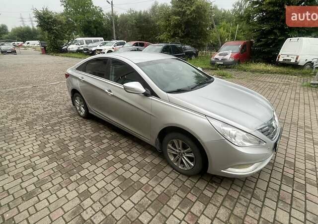 Серый Хендай Соната, объемом двигателя 2 л и пробегом 233 тыс. км за 7300 $, фото 1 на Automoto.ua