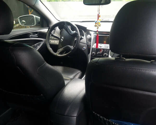 Серый Хендай Соната, объемом двигателя 2 л и пробегом 198 тыс. км за 9500 $, фото 13 на Automoto.ua